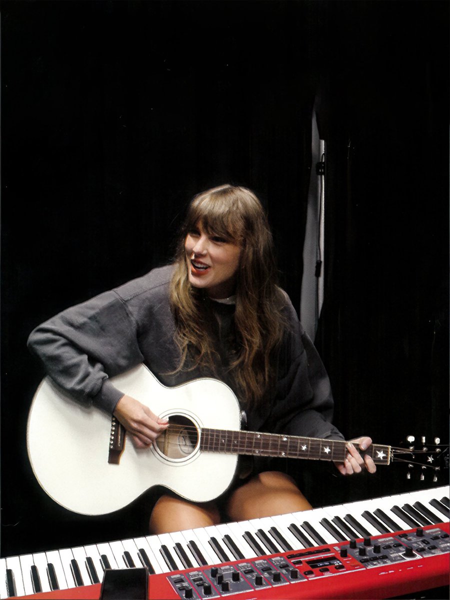 📝 | <a href="/TheAtlantic/">The Atlantic</a> credits Taylor Swift’s greatest legacy as transforming pop into a vital medium for contemporary storytelling:

“Much of pop now follows her example. A cohort of young female singer-songwriters — including Sabrina Carpenter, Olivia Rodrigo, and Gracie Abrams —