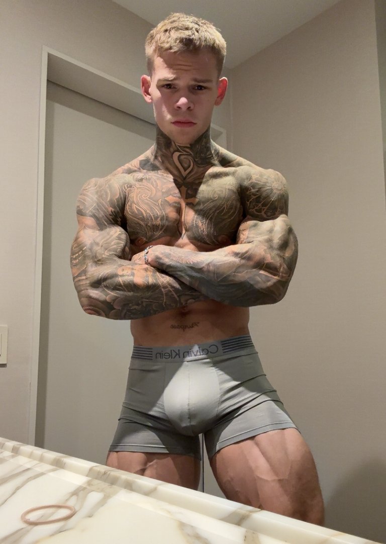 LiamStrongBoyXx's tweet photo. All my nudyz unlock the moment you drop "plz" https://t.co/N8Q44ZteeI