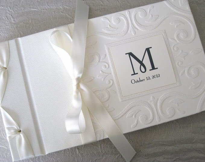 PamelaBaker67's tweet image. etsy.com/listing/820761… @Daisyblu_Diane #SDFTT #WeddingGuestBook #personalizedGift