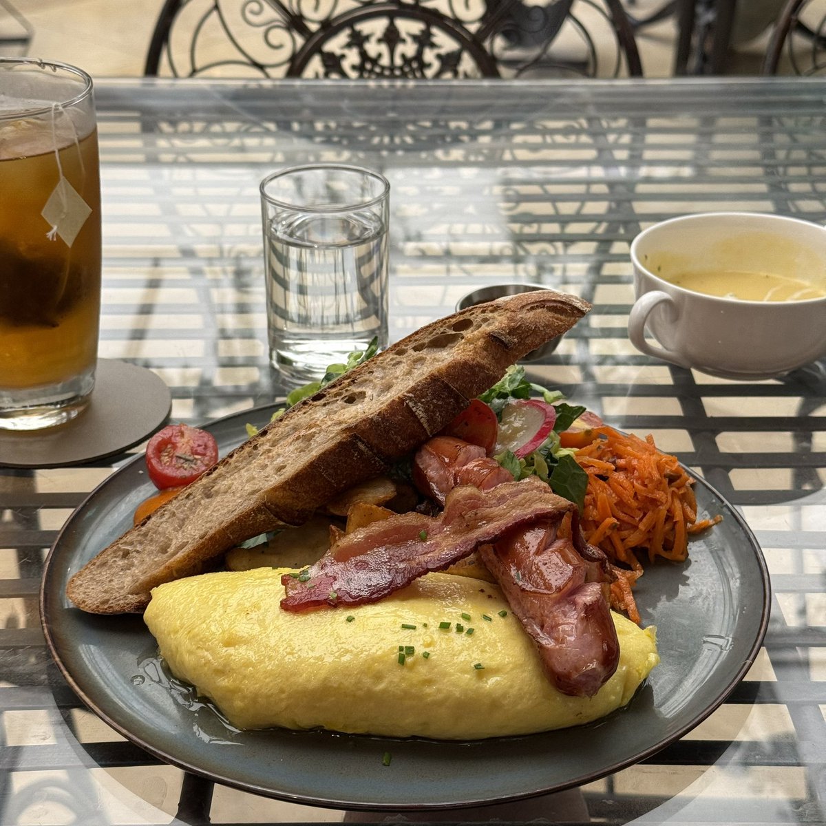 SierrasanVrc's tweet photo. 去年見つけてから、ソウルの朝食は通う勢いの #Passion5 。
途中、休憩も少なに歩き回る1日なので、腹ごしらえ大事‼️
#artweek
#ソウル
#PACEgallery
#JamesTurrell https://t.co/e8jw2dLfxs