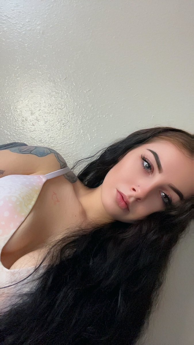 I’m horny and offering $25 30 min snap sessions tonight only
