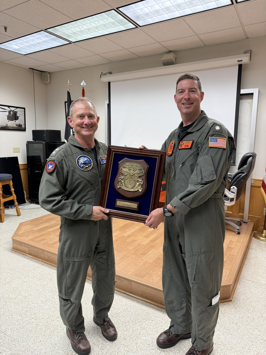 jlushenko's tweet image. Big week for the Doerbirds! 🦅 Honored to host @CNATRA, RADM McCoy, at @trawingfive &amp;amp; VT-2. He shared his vision for Naval Aviation Training and presented us with the FY24 CNO Aviation “Safety S” 🏆—a testament to how safety underpins warfighting. #RiseToTheChallenge ✈️
