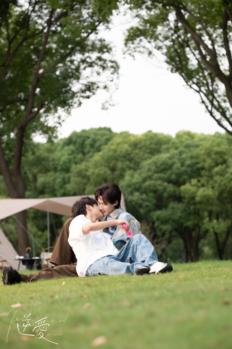 KKhankluay's tweet photo. ตั้งแต่เที่ยงคืนยันตอนนี้ ชั้นยังหยุดยิ้มไม่ได้เลย โดยเติมกาวจ่านเฉิงไม่พักเลยอ่ะ
แล้วดูสองรูปนี้ โคตรหวานนน รูปนึงก็จุ๊บๆ อีกรูปก็เขินส่วนสูง ดูหัวยัยน้องที่ซบอกคนพี่สิคะ ช่างเป็นส่วนสูงที่ลงตัวเกิ๊น
🦊🐰🩷💚🥹👍
#ZhanXuan #LiuXuancheng
#ZhanCheng #จ่านเฉิง #XuanXuan https://t.co/vipjICNYAD