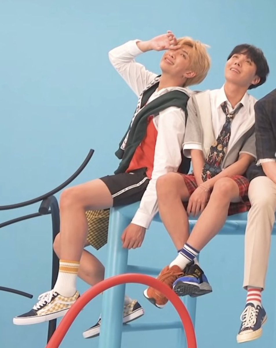 aruru_x0's tweet photo. BTS 防弾少年団 ピンバッジ
RM J-Hope
クサズ

LOVE YOURSELF 結 Answerの撮影時のナムとホビをイメージしています。

衣装が水色と白の冬らしいカラーにアレンジされており、雪の結晶が付いたハート型の透かしフレームが施されたデザインです。

4.0cm×4.4cm https://t.co/SCrhT1DREn
