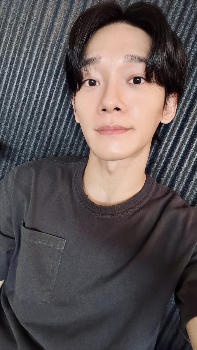 [250905]🦖🫧 9:58AM KST
*photo*
“Good morning⭐️”
“It’s Friday!!
Let’s cheer up, have lots of fun over the weekend, and get some rest⭐️”
“Sorry for coming by only occasionally these days🙏
But stay tuned, you got something to look forward to✌️”