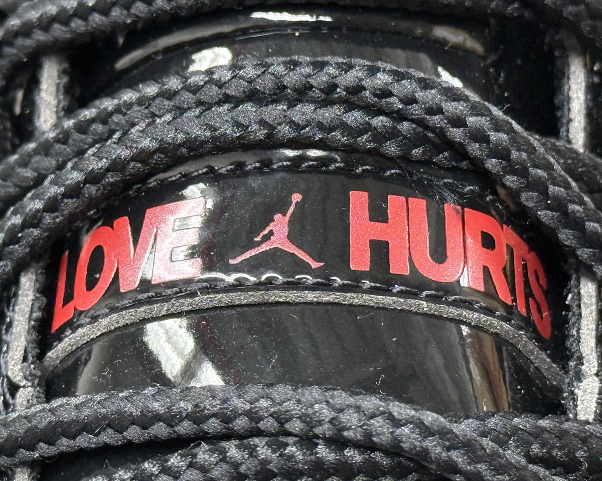 nicekicks's tweet image. Jalen Hurts starts the NFL season rockin’ new Air Jordan 11 PE cleats featuring his “Love Hurts” tagline on the tongue 🦅🔥