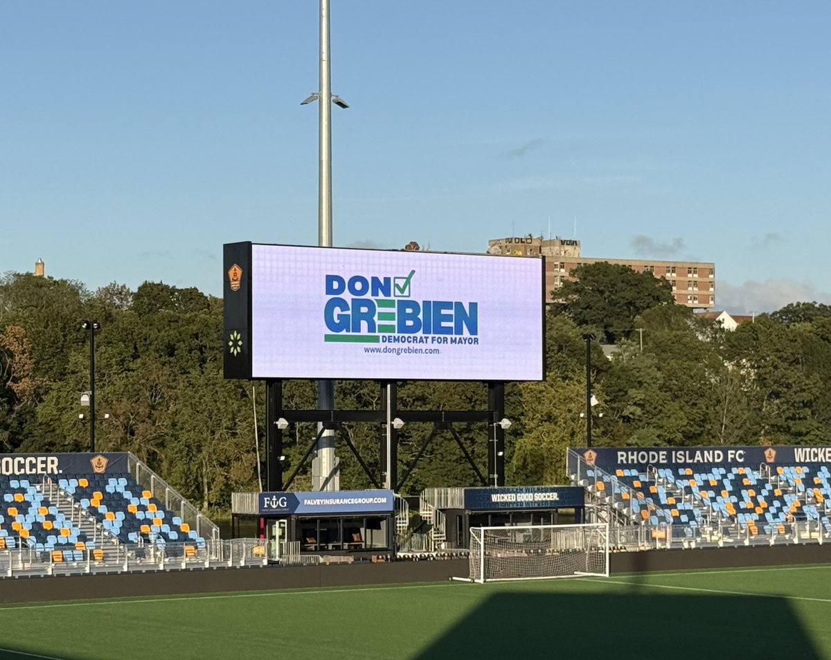 Today, I attended Mayor Don Grebien's campaign kickoff. His energy, vision, and commitment to Pawtucket's future are inspiring! 
I'm proud to support Mayor Grebien's reelection. Let's keep moving Pawtucket forward!