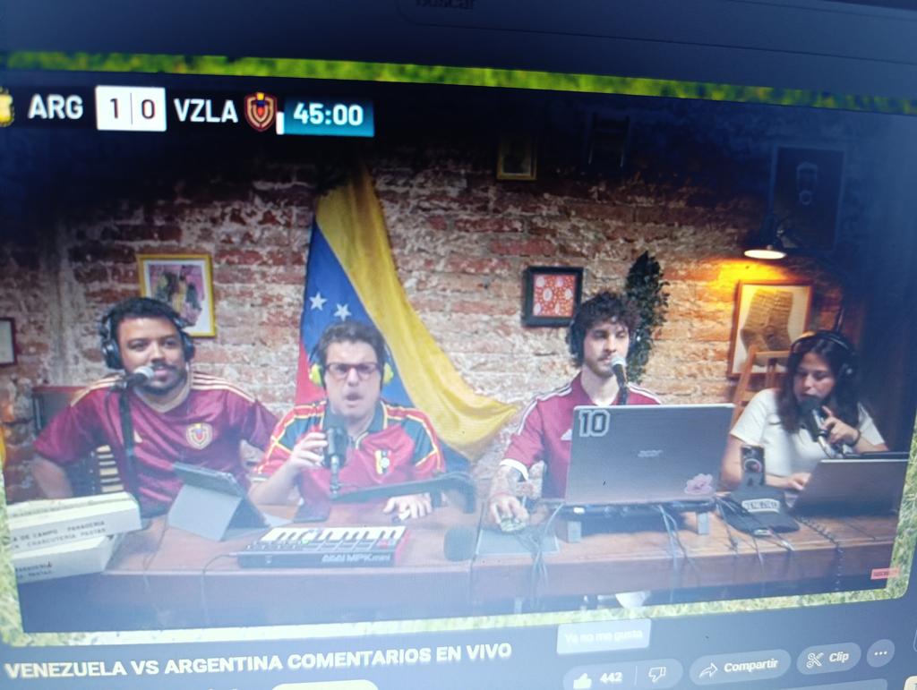 Recomendación... Todos los partidos que los barre <a href="/JoseRGuzman/">Jóse R Guzmán</a> 
Vean el juego en silencio y escuchen a estos panas... Cómo el dice. Vamos perdiendo pero riendo.