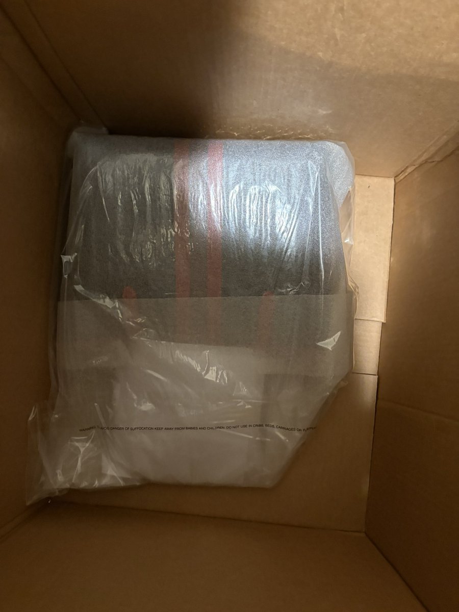 TanneaM's tweet photo. @Coach I love your brand &amp; have shopped with you since I was a teen.This is the 1st negative thing I have seen, &amp; the first time I ever received a package like this. I’m lucky I got my bag. I thought it happened with UPS. But the original coach shipping label was on the box. https://t.co/vuomeTyhXZ