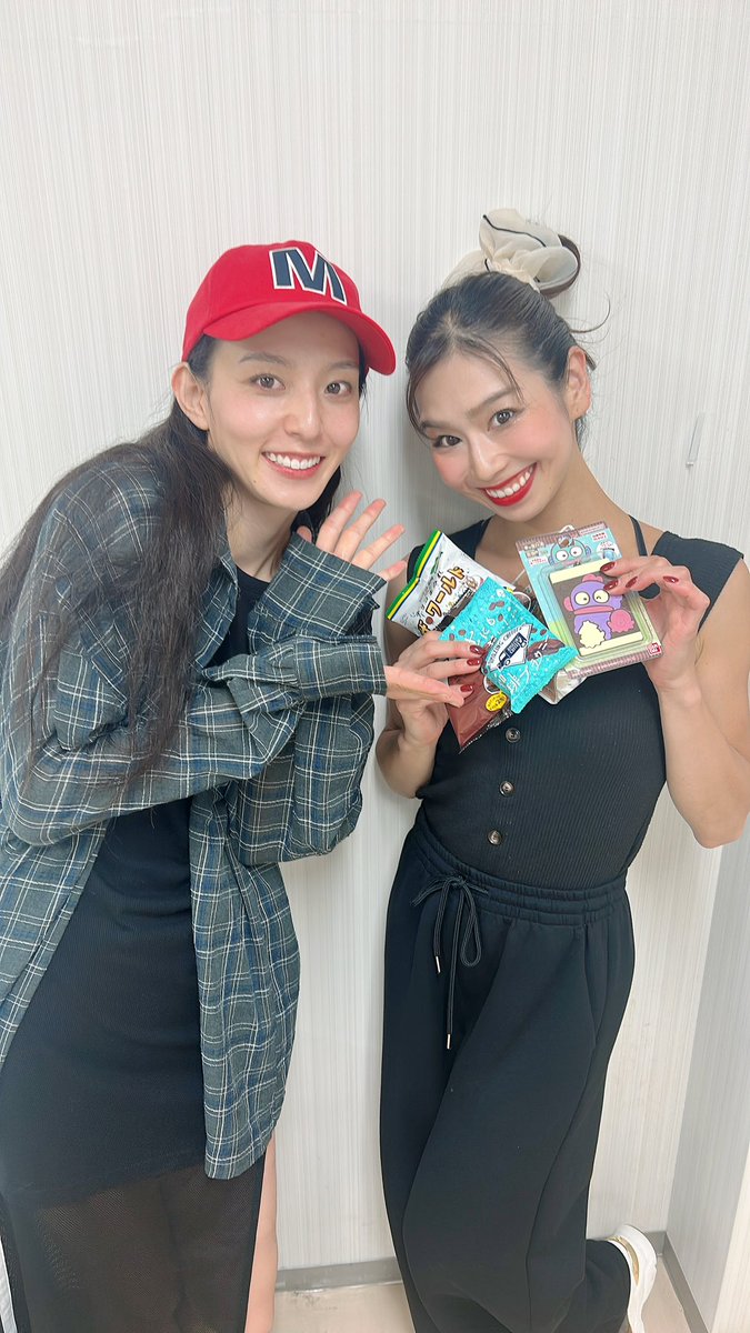 mi4_1's tweet photo. 舞台「死神遣いの事件帖 終」
大阪公演を終えて

本日9/5石川公演開幕🎊

8月の誕生日月🌕🎂もあっという間🤭
女子ズ様との２ショットを添えて💝

幸せな時間ありがとうございました👏

今日もひとつひとつ丁寧に...❤️‍🔥
がんばります💪📣

お待ちしております！

#ムビステ
#しにつか https://t.co/aYYzCpACm7