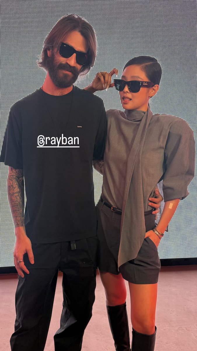 JennieDCGallery's tweet photo. 250904 Leonardo Del Vecchio (President of Ray-Ban) updated on Instagram story with #JENNIE https://t.co/ntqySjtlmt
