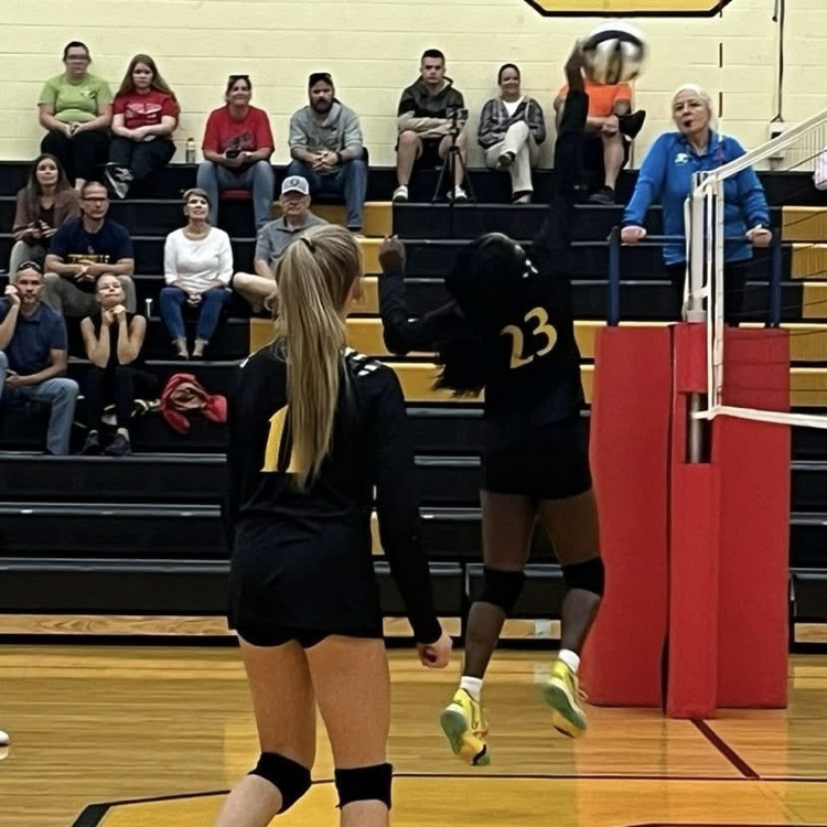 JV Volleyball wins over Bethel-Tate! Great job Lady G-Men! 🏐⚫️🟡
📸Amanda Johnson