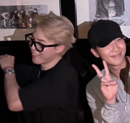 M00NPjm's tweet photo. #jikookau 🤫 POPULAR 
Ômega Jungkook sempre achou Jimin um sonho tão, mais tão distante... Talvez ele não seja tanto quanto imaginava. https://t.co/oOwbNTyzAV