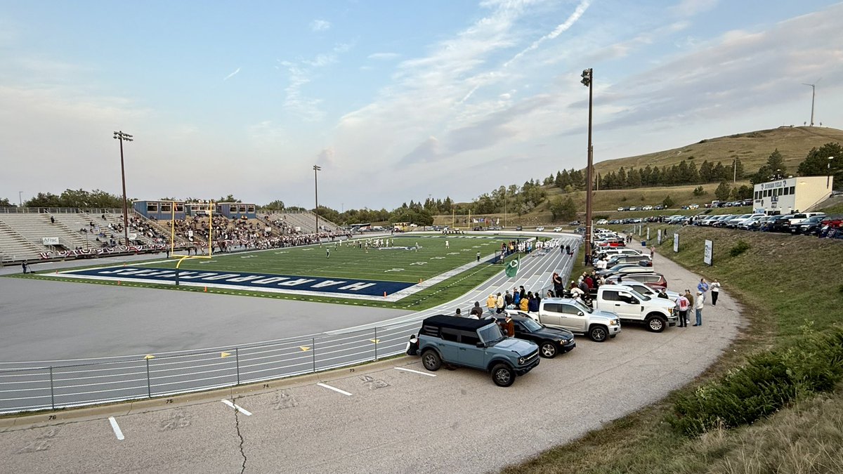 cfbcampustour's tweet photo. O’Harra Stadium from all angles 📸

📍 Rapid City, South Dakota 
🏠 South Dakota Mines @HardrockerFB 
🕰️ Opened in 1938
🪑 3,500 seats + 350 tailgating spots 

#HardRockLife https://t.co/zbe7oLLXHF