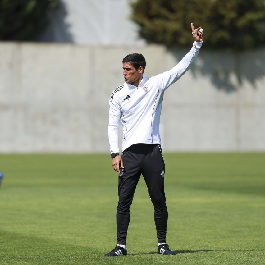 Ivan Baptista, o nosso Mister está no Canal 11 para antever a final da Supertaça. Para quem quiser ver.
