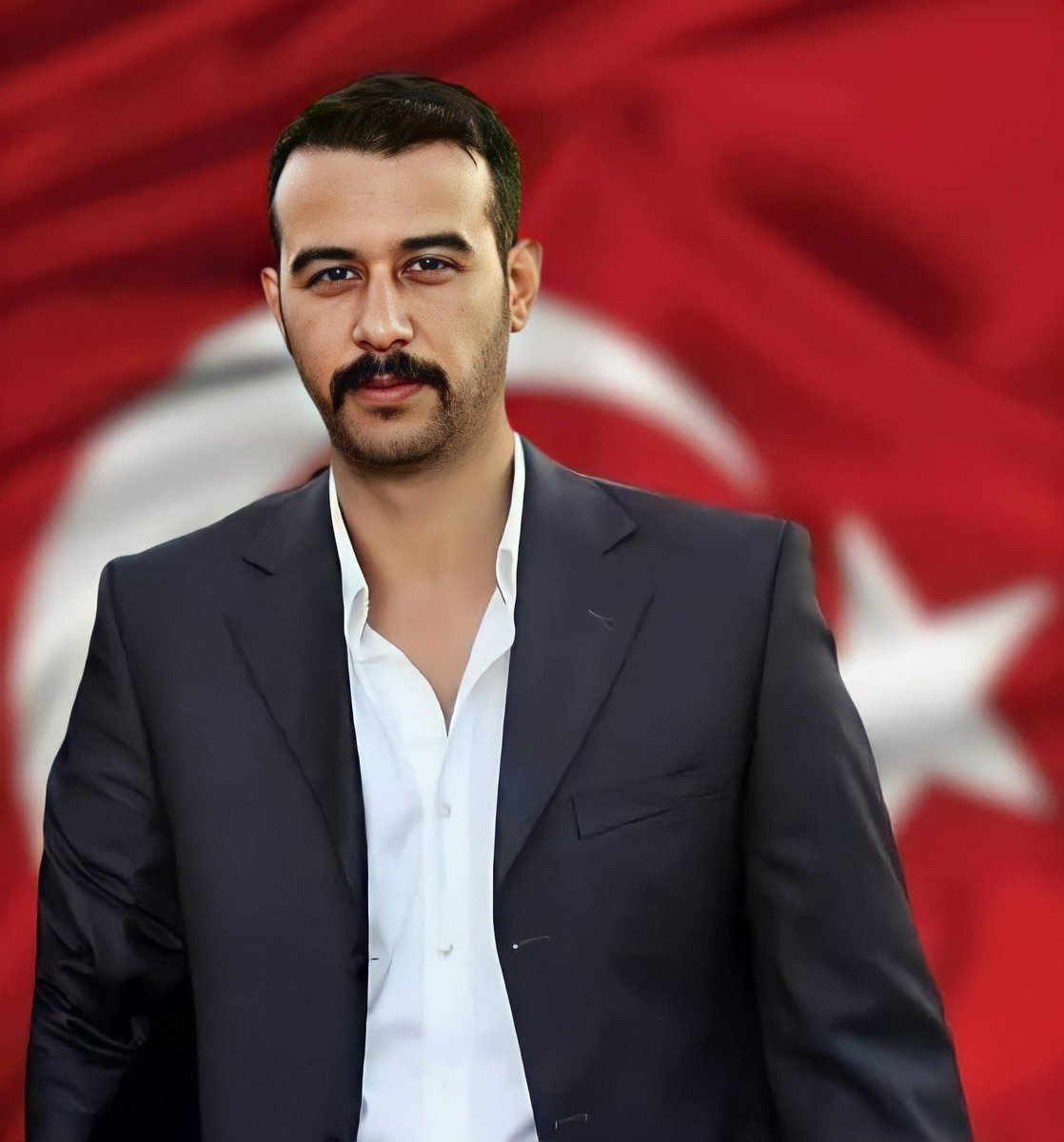 Bir yiğit ardından, 3847. gün.

Övmeyeceğim seni, çünkü övgü az sana.
Sen ki bayrağın gibi bulandın bir al kana.

Unutma, unutturma.
#FıratYılmazÇakıroğlu