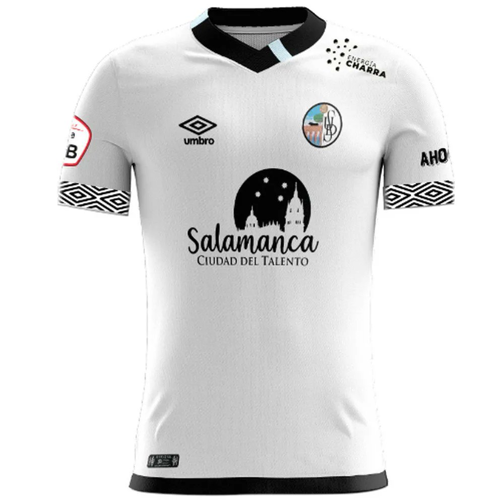 Menos es más, que se suele decir. Los colores del Salamanca son el blanco y el negro, y punto. Echo de menos camisetas como estas. Sobre todo la primera. Sencillez 🤍🖤