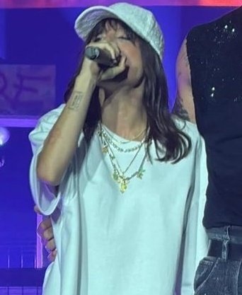 Per me è il fatto che tutti abbiamo  aspettato il ritorno di Angelina. Non  l'abbiamo dimenticata, perché un talento del genere non può essere dimenticato e questo paese ne ha bisogno. 
Bentornata Nina ti vogliamo un modo di bene. ❤️‍🩹🥹🩵