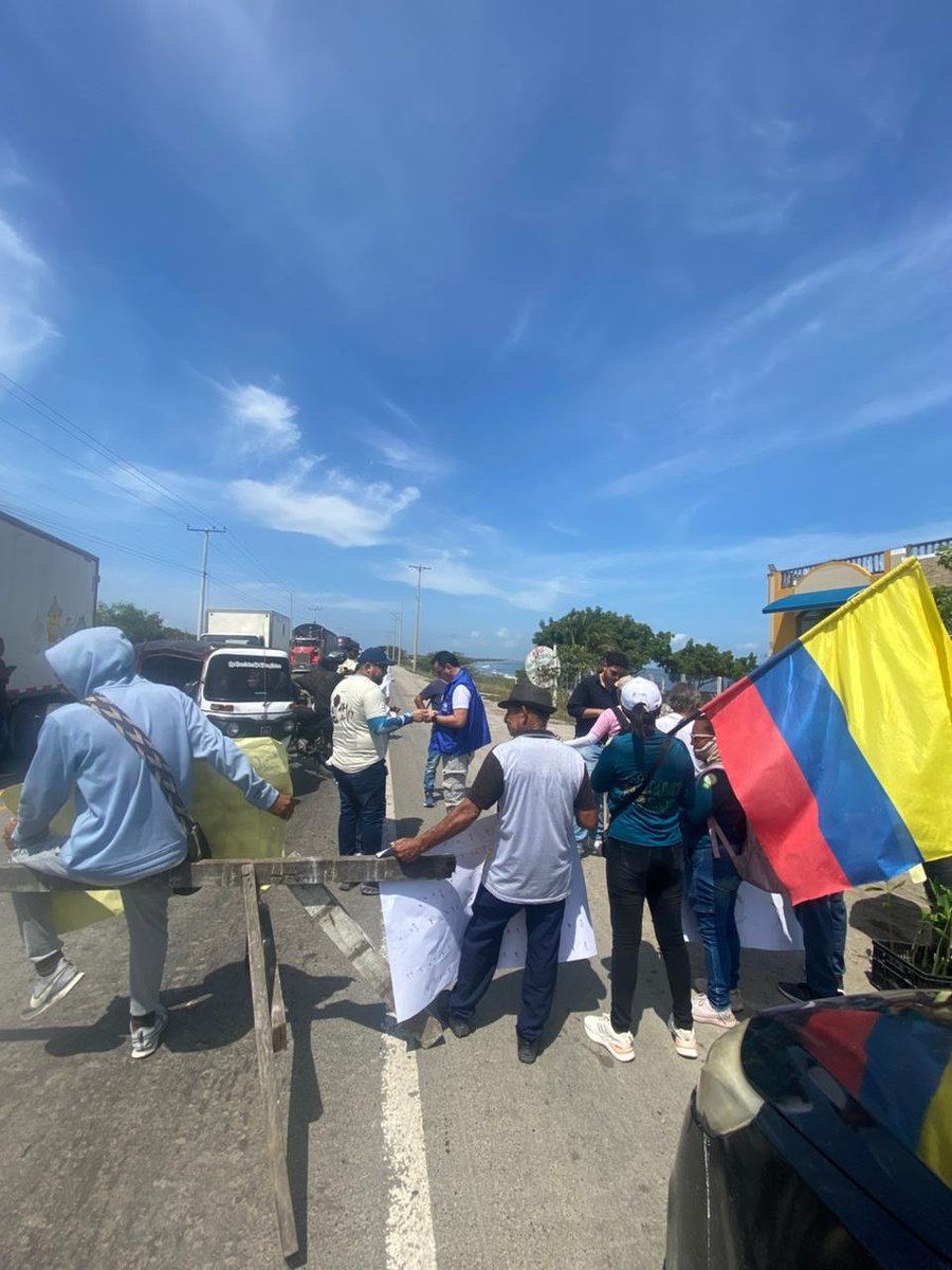 Actuamos como mediadores del bloqueo realizado por la comunidad de los pueblos palafíticos en la vía Puebloviejo – Barranquilla.