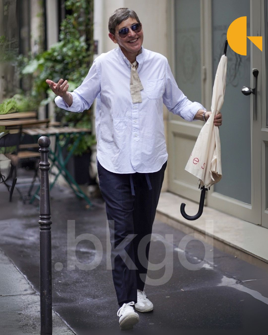 BackgridUS's tweet image. #EllenDeGeneres and #PortiaDeRossi were spotted enjoying a cozy lunch in Paris today, showing that a little rain doesn’t get in the way of a good time.

📷: Vendetta dailly / @backgrid_usa  

For licensing inquiries, please email us at usasales@backgrid.com

#backgrid