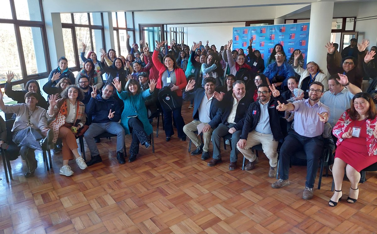 Delegación Presidencial Provincial del Ranco (@dppranco) on Twitter photo El <a href="/DPPRanco/">Delegación Presidencial Provincial del Ranco</a> (s) Juan Guerra Hollstein participó hoy en #LaUnión, en bienvenida de los y las usuarias de 2 importantes programas para el potenciamiento y el emprendimiento dirigidos a más de 70 personas, gracias al <a href="/GobiernodeChile/">Gobierno de Chile</a>, a través de <a href="/FOSIS_LosRios/">FOSIS Los Ríos</a> y <a href="/MDSLosRios/">Seremi Desarrollo Social y Familia Los Ríos</a> El <a href="/DPPRanco/">Delegación Presidencial Provincial del Ranco</a> (s) Juan Guerra Hollstein participó hoy en #LaUnión, en bienvenida de los y las usuarias de 2 importantes programas para el potenciamiento y el emprendimiento dirigidos a más de 70 personas, gracias al <a href="/GobiernodeChile/">Gobierno de Chile</a>, a través de <a href="/FOSIS_LosRios/">FOSIS Los Ríos</a> y <a href="/MDSLosRios/">Seremi Desarrollo Social y Familia Los Ríos</a>