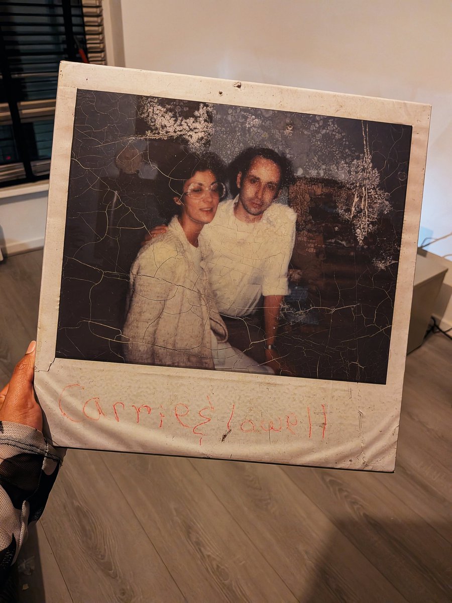 masomenosmar_'s tweet photo. llorando a mares porque mi primer vinyl es de sufjan y la verdad no sé si estoy muy triste o muy feliz. https://t.co/XCrDV6jm7r
