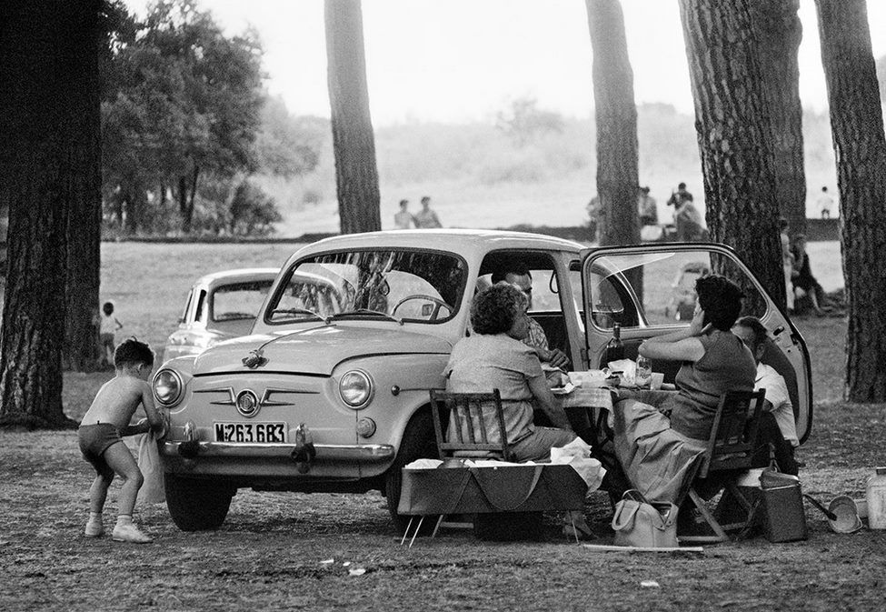 aramisreq's tweet image. ¿Cómo se puede echar tanto de menos una época que nunca vivimos?