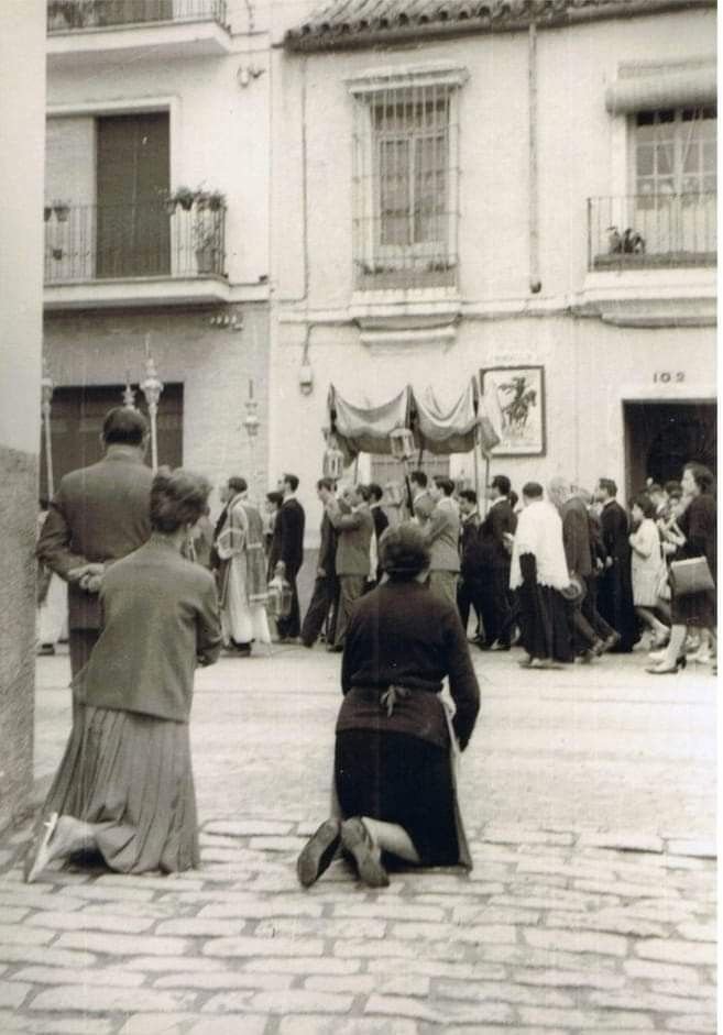 aramisreq's tweet image. ¿Cómo se puede echar tanto de menos una época que nunca vivimos?