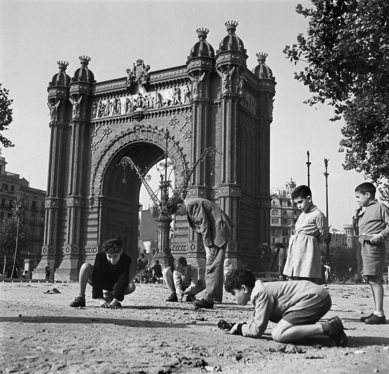 aramisreq's tweet image. ¿Cómo se puede echar tanto de menos una época que nunca vivimos?