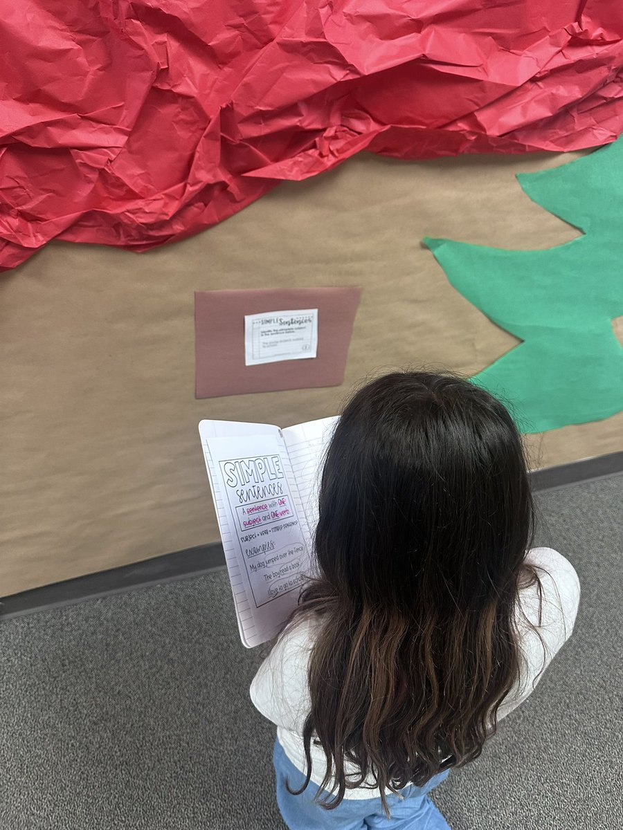 MrsWilsonNIS's tweet photo. Grammar practice in the hallway is just more fun 🤩 #readersareleaders #learningisfun @TISDNIS @TomballISD https://t.co/XbMKTrmoy4