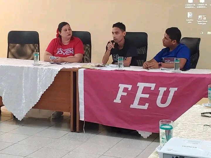 DarcielPR's tweet photo. Actulización de como marchan los proceso informáticos, análisis y estrategias de cumplimiento de los principales procesos de nuestra organización fueron algunos de los temas ampliamente debatidos en la sección conjunta del Consejo FEU y el comité UJC de la UDG https://t.co/z7Eof1DPX3