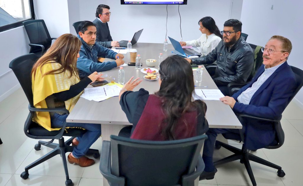 gerardo_trejo's tweet photo. Reunión de trabajo con nuestra Secretaria General de @PartidoMorenaMx @CaroRangelG, nuestro presidente y secretaria general de @MorenaCiudadMex @diazpol y @aliciabp24 y @VladimirRiosMX sobre el avance de los comités seccionales en la #CDMX
Avanzamos en unidad! #SumateAMorena https://t.co/DNswnBYIaf