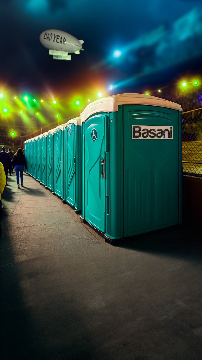 BasaniSA's tweet photo. ¡Anoche Green Day la rompió! 🤘 

Y nosotros nos aseguramos de que no faltara nada para que disfruten a pleno. 

¡Hasta el ambiente se puso rockero con Basani presente! 😉

#GreenDay #Basani https://t.co/Q3d0ESNBu2
