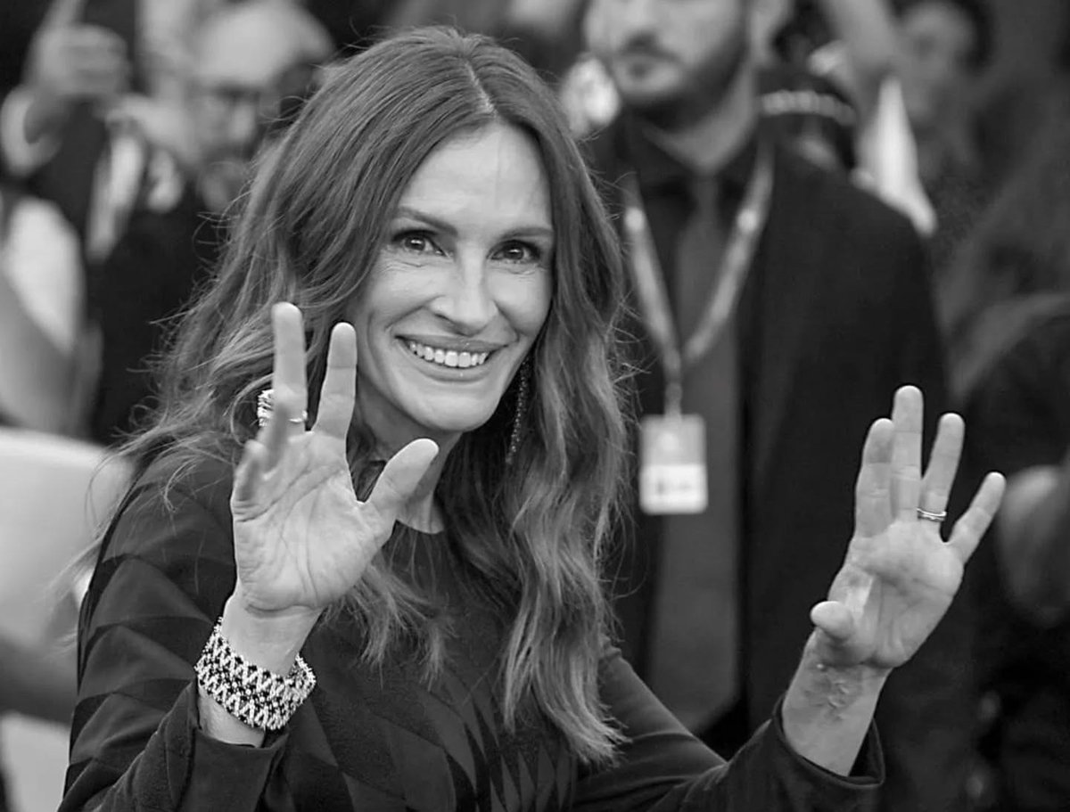 Julia Roberts alla Mostra del Cinema di Venezia82: quando l’essere offusca l’apparire press.russianews.it/press/julia-ro…  #Venezia82 #Cinema #film #redcarpet #JuliaRoberts <a href="/la_Biennale/">La Biennale di Venezia</a> #AlessandraCostantinofotografa #Julia_roberts
