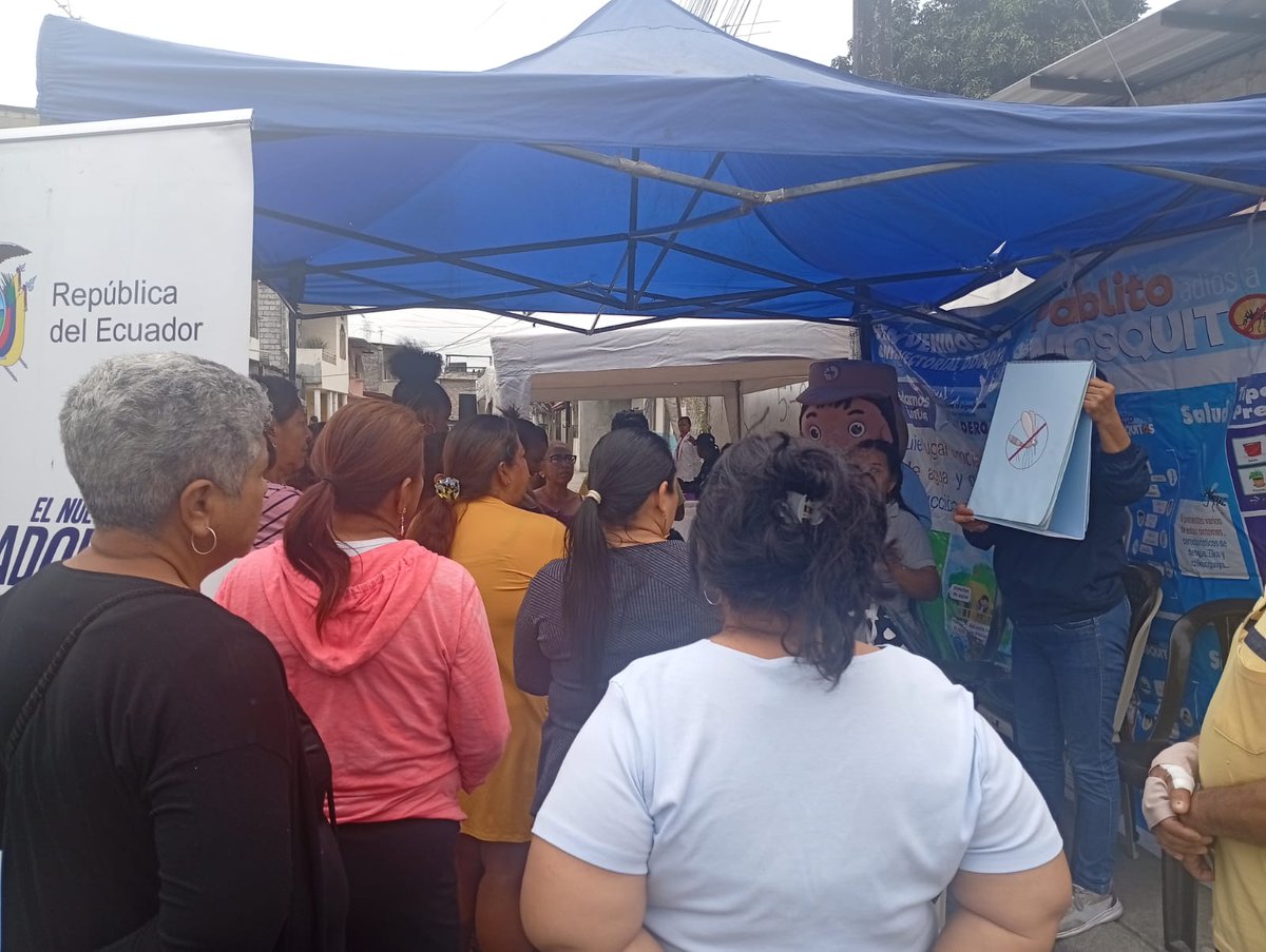 Salud_CZ8's tweet image. Entre las acciones de #ControlVectorial se brindó mensajes de prevención contra  el #Dengue, aplicación de abate y fumigación ambiental para la eliminación del mosquito Aedes aegypti 🦟.

#ElNuevoEcuadorImpulsa