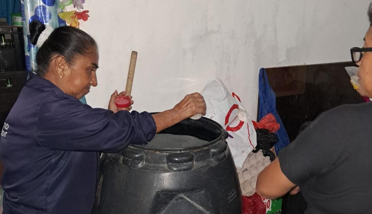 Salud_CZ8's tweet image. Entre las acciones de #ControlVectorial se brindó mensajes de prevención contra  el #Dengue, aplicación de abate y fumigación ambiental para la eliminación del mosquito Aedes aegypti 🦟.

#ElNuevoEcuadorImpulsa