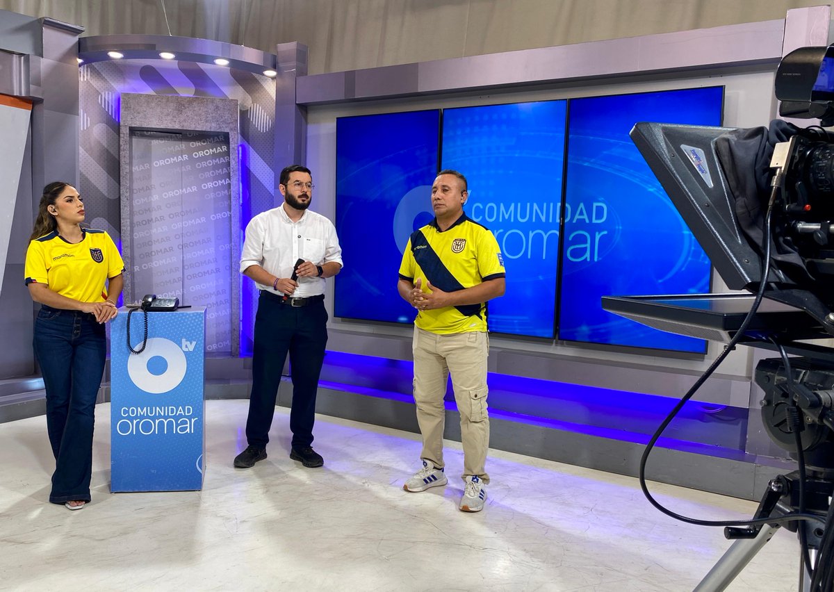 EducacionZ4_Ec's tweet photo. [MEDIOS] 🎙️ En entrevista con medios de Manabí, el coordinador Zonal 4, @Maxnt19, destacó el #PlanNosCuidamos y la estrategia #TodosAlAula, acciones que fortalecen la seguridad y el bienestar en las instituciones. 👧🛡️👦

#ElNuevoEcuador https://t.co/PksV88rlA5