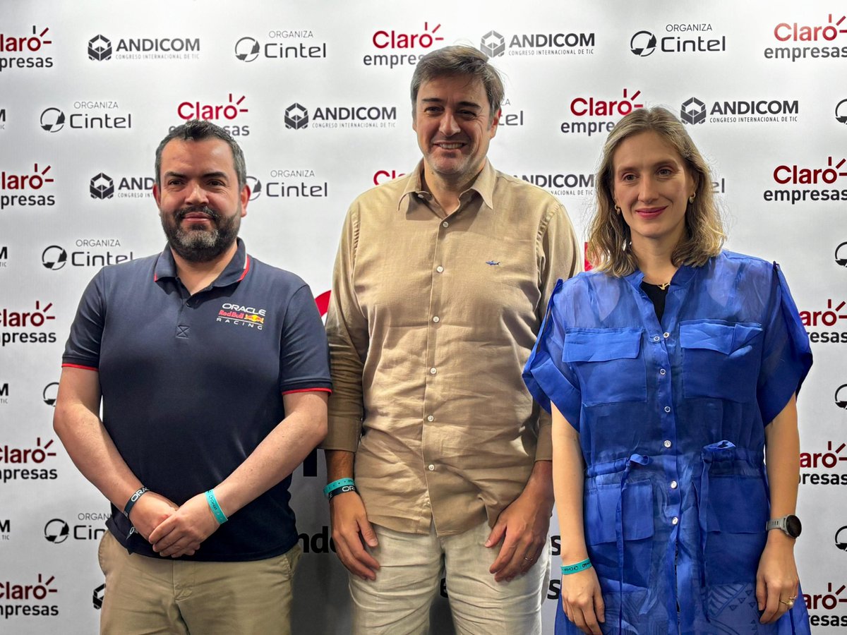 FedesoftCol's tweet photo. En el marco de #Andicom2025 firmamos una alianza con @OracleLatam University para formar a 350 empresarios TI en 20 cursos especializados de IA, nube y ciberseguridad.

Juntos preparamos al talento colombiano para la economía digital global 🌍. https://t.co/Gn9HZnMJOv