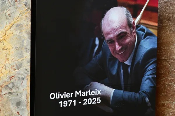 Quelqu'un a des nouvelles du livre de Marleix ?