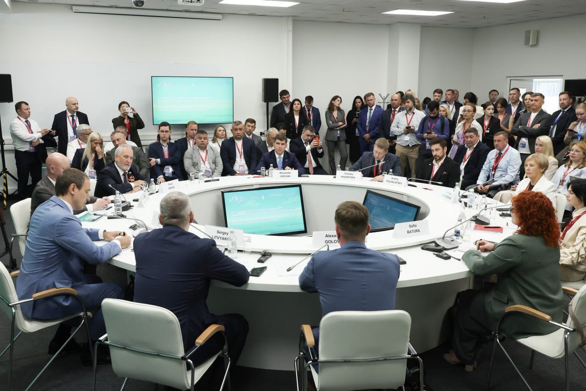 ⚡️ The X Eastern Economic Forum kicked off in Vladivostok on September 3

🤝 The business part of the first day was eventful. It included the signing of agreements on the implementation of large projects in mining and  financial sector

Details: t.me/MFARussia/26279

#EEF2025