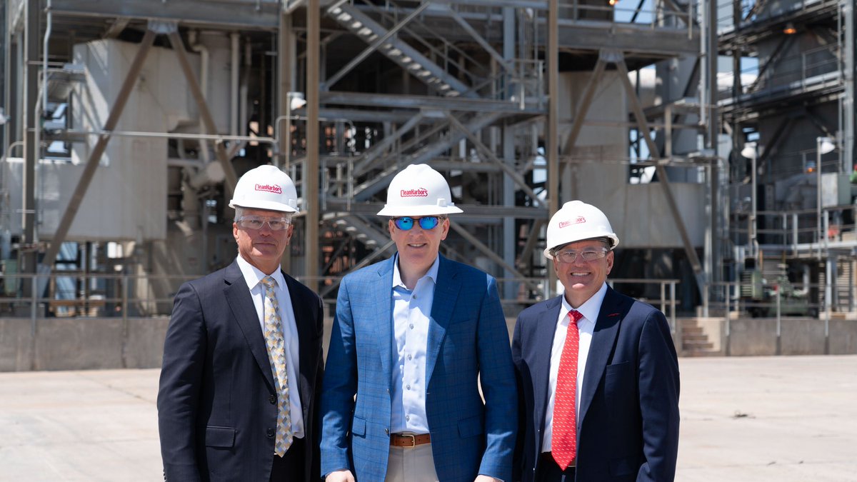 epaleezeldin's tweet photo. Spent today in Houston, Texas, touring @exxonmobil’s Advanced Recycling operations at their Baytown Complex, followed by a visit to Clean Harbors Incineration Facility where hazardous waste is being treated daily. Impressive to see new American technologies being implemented to protect the environment.