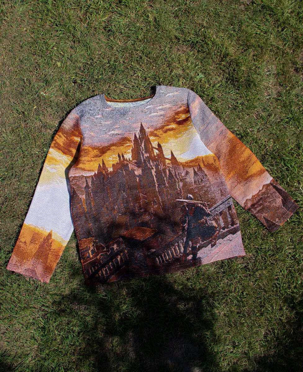 4xx1111's tweet image. Woven Dark Souls crewnecks drop tomorrow !!