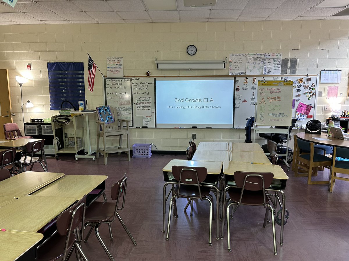 STOKEDTeaching's tweet image. Curriculum Night in Room 512! 3rd Grade ELA is ready for you! @RCE_HCS #UnlockPotential #WeAreRacers