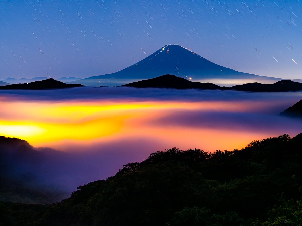 RIKI(田村梨貴) 富士山写真家 (@rikiphotograph) on Twitter photo 雲海と富士山と登山者の灯り🗻🌌
2025年の富士登山も9/10で閉山。
登山者の灯りがなくなるのも少し寂しいですが、次は冠雪するのが楽しみになってきますね😌
#富士山 #雲海 #夏富士 #奇跡の光景 雲海と富士山と登山者の灯り🗻🌌
2025年の富士登山も9/10で閉山。
登山者の灯りがなくなるのも少し寂しいですが、次は冠雪するのが楽しみになってきますね😌
#富士山 #雲海 #夏富士 #奇跡の光景