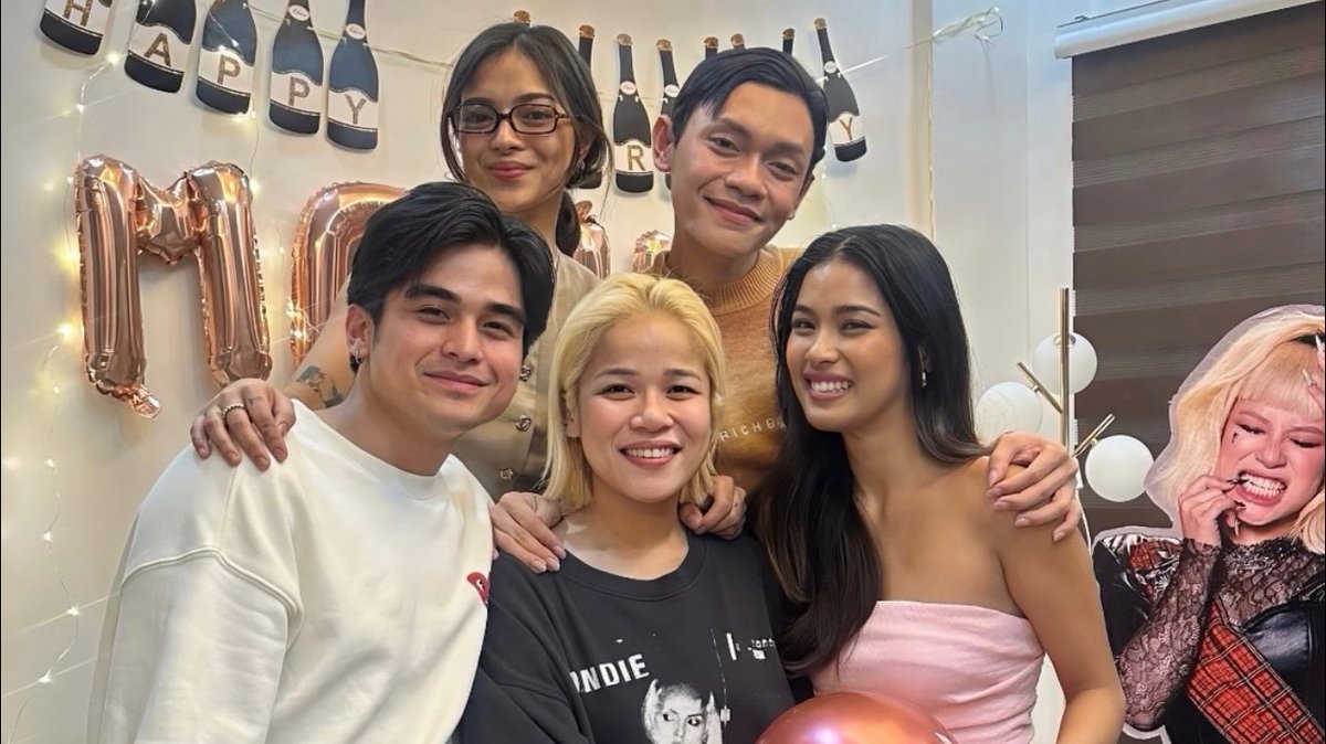 moomultii's tweet photo. Emotional at 5:30 in the morning!! An early birthday surprise for their mowm!! bye I’m so soft for this, my PDG 😭🫶🏼 https://t.co/nlhzr5LDqi
