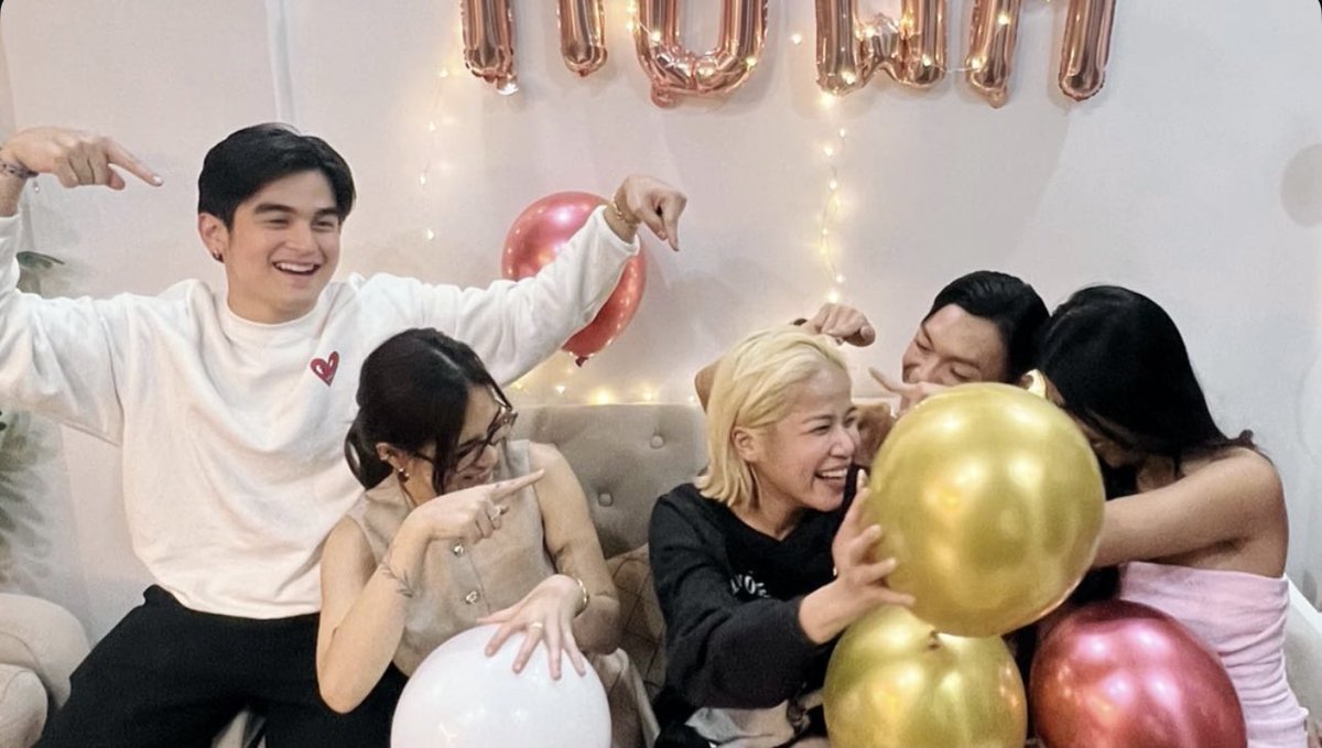 moomultii's tweet photo. Emotional at 5:30 in the morning!! An early birthday surprise for their mowm!! bye I’m so soft for this, my PDG 😭🫶🏼 https://t.co/nlhzr5LDqi