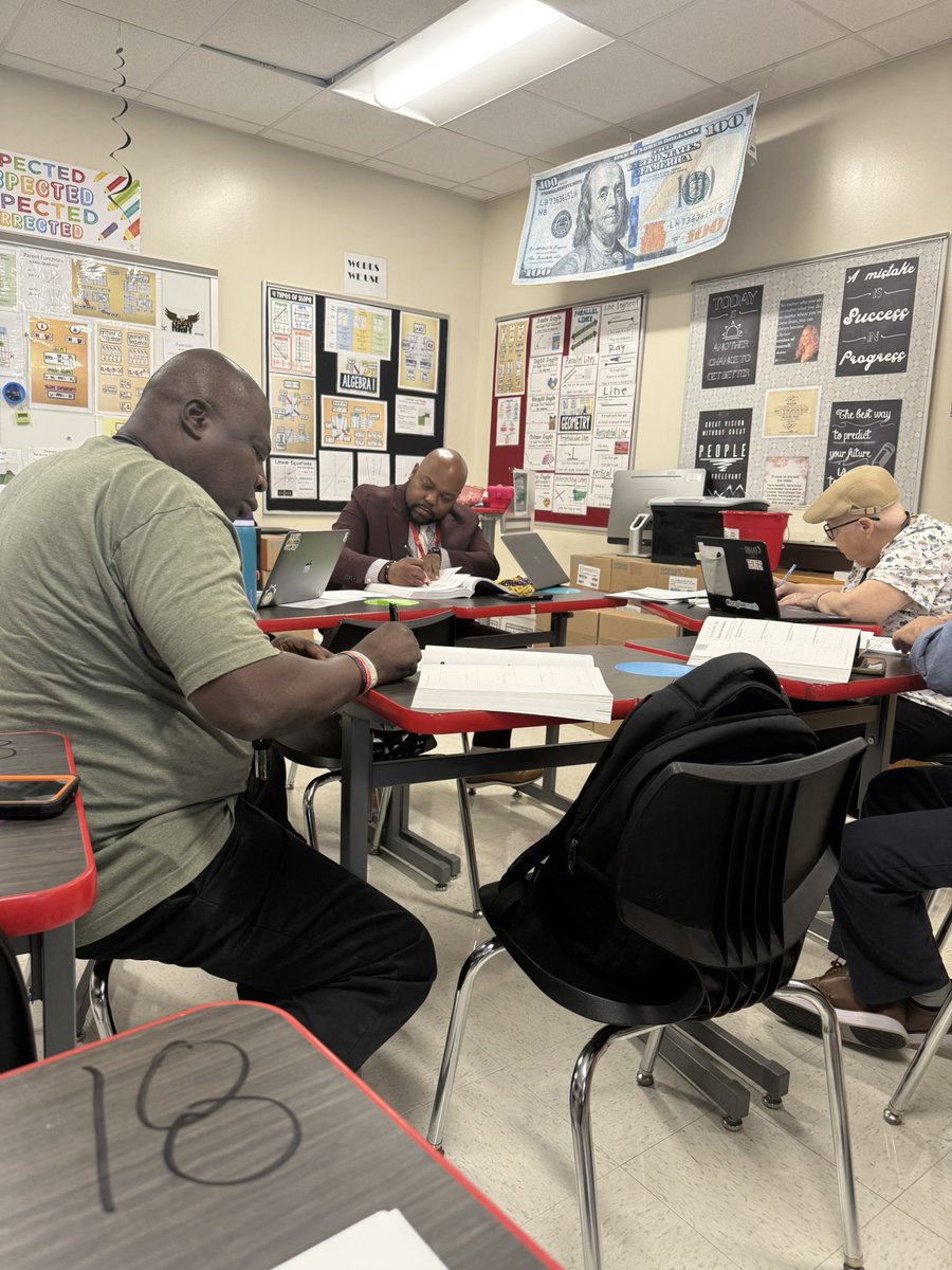 Region5_DISD's tweet image. 🔥 From Principal-led PLCs to powerhouse classroom instruction, the Hillcrest math team is straight-up on fire! 🔥 #MathMagic  #EducationExcellence @KatieEska @PanthersHHS @N_Bernardino