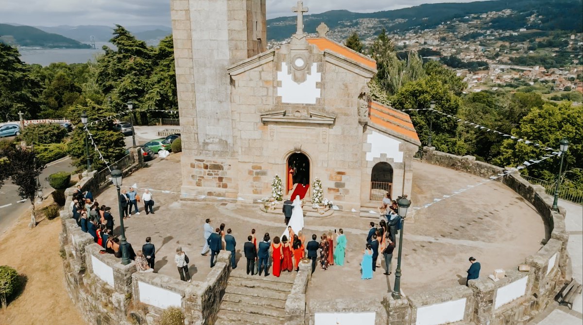 Ya falta poco para que se acabe la temporada de bodas 💍. Ha sido un verano increíble, lleno de momentos mágicos capturados desde el aire y tierra.
Esta imagen de una #boda en #Vigo es solo una muestra de todo lo que hemos vivido este año. 💕
☎️ 654 821 276
📩 info@dronix.es