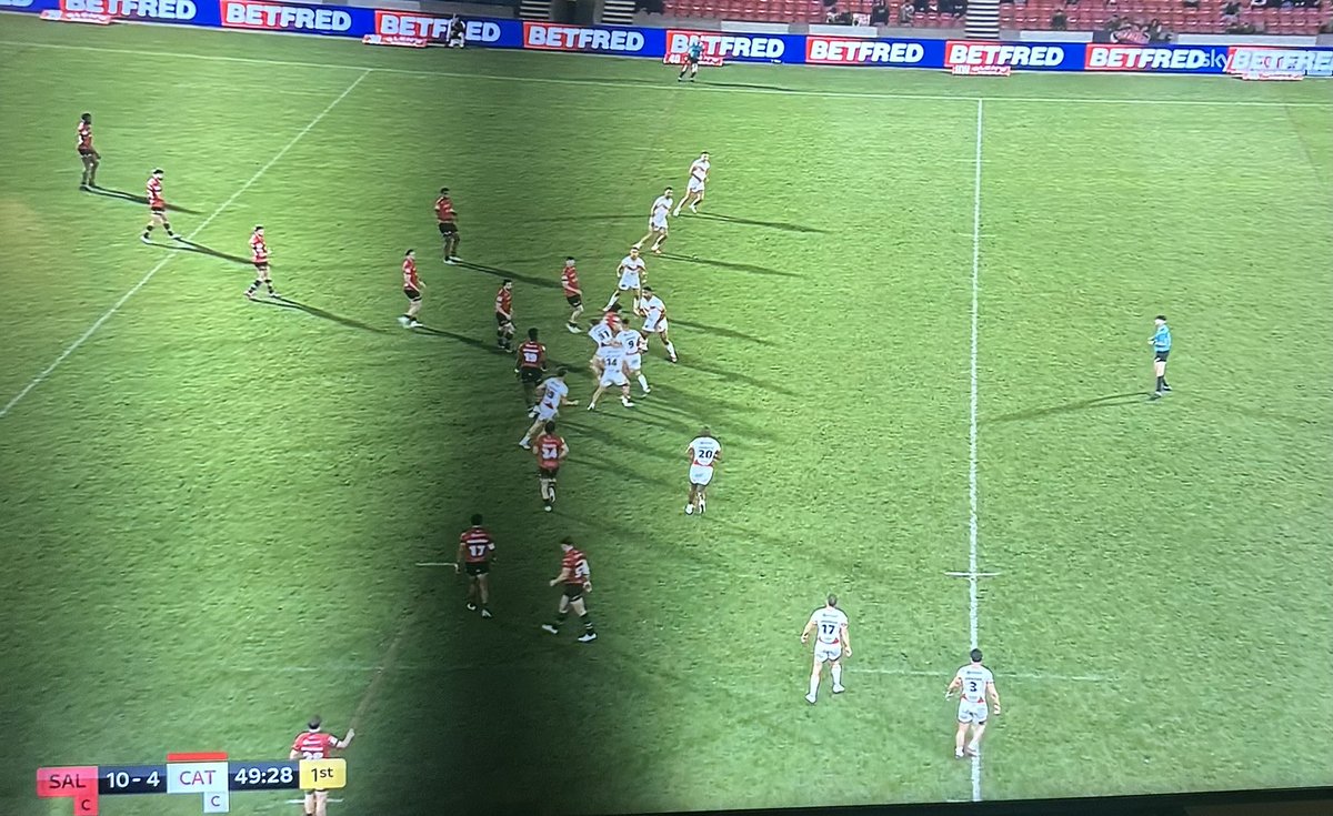Sports___360's tweet photo. 🏉Even through this tough period, the Spirit of Salford is still going strong💪

A tight defeat at home to @DragonsOfficiel but a valiant effort nonetheless👊

@Betfred, @dragon_soop, @TuffStuff_UK &amp; @OfficialSVH all on show, live on @SkySports 📸

#RugbyLeague #EveryAngleCovered https://t.co/9VEnFKSTua