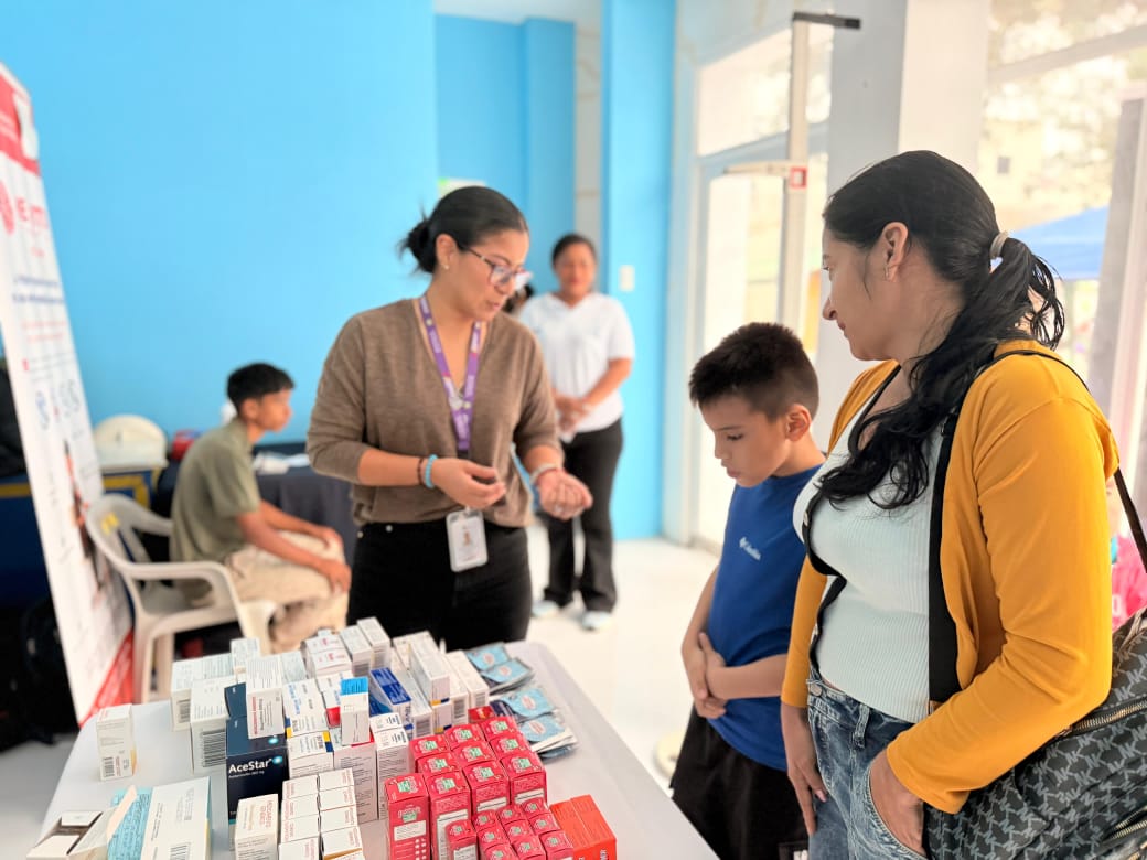 DPS_LosRios's tweet photo. #Guayas |Centro de @Salud_Ec Urbano Playas brinda atención prioritaria a personas con discapacidad en Centro Virgen de la Merced de @Alcaldia_Playas para mitigar afectaciones en su salud.
- Medicina General 
- Odontología 
- Vacunación 
- Asesoría Nutricional 
- Iniciativa Hearts https://t.co/mChvYBdsYO